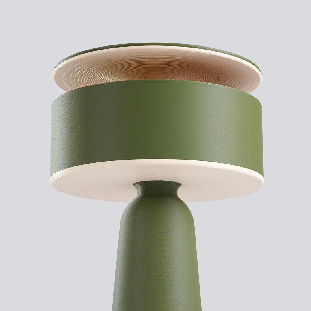 Lampe à poser AXO vert olive détail du diffuseur