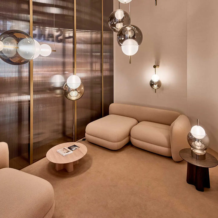 Beige canapé dangle rembourré aux bords arrondis au design moderne et minimaliste pour lampe à poser galileo