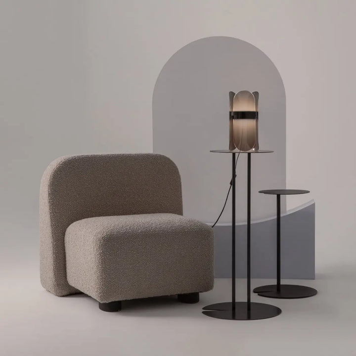 Lampe de chevet insight avec diffuseur arrondi en verre fumé et base beige en tissu pour lampe à poser