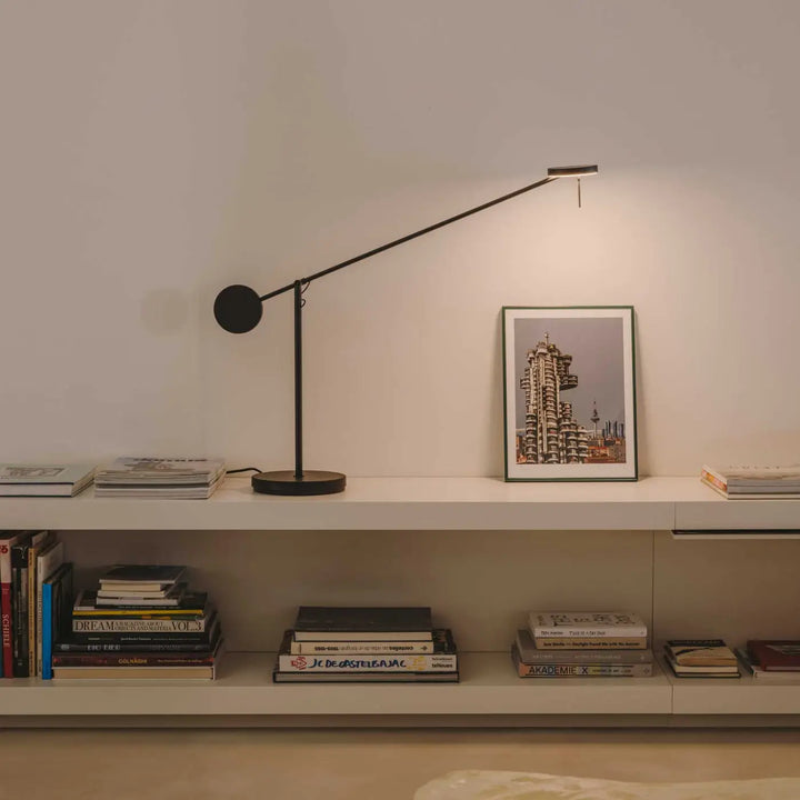 Lampe Invisible à long bras dans un intérieur