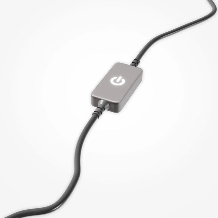 Adaptateur secteur gris avec symbole blanc lumineux connecté à câbles pour lampe à poser mangata verre martelé structure argentée