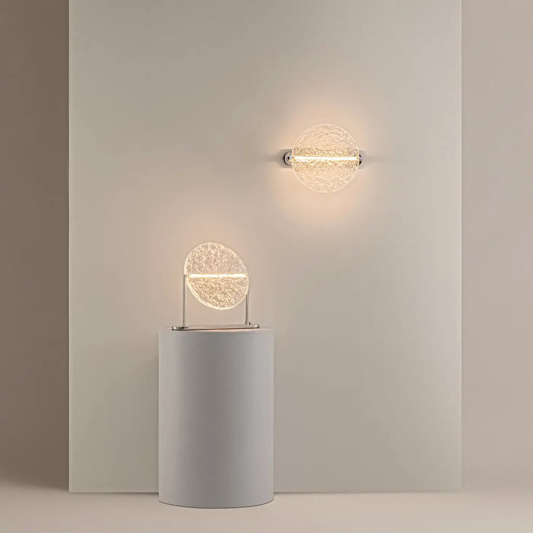 Lampe de chevet mangata avec globe en verre martelé et structure argentée pour lampe à poser moderne