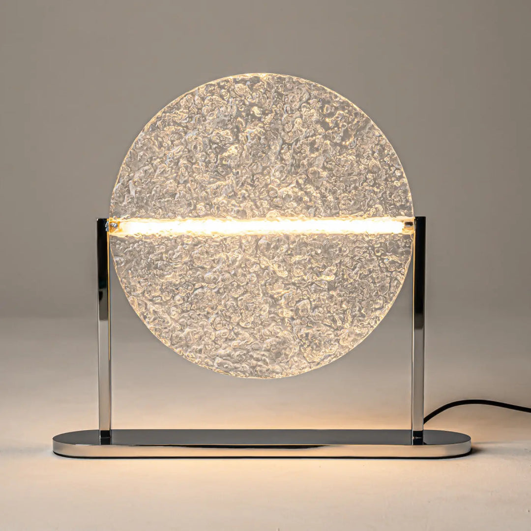 Lampe à poser moderne mangata avec verre martelé translucide et structure argentée en métal chromé
