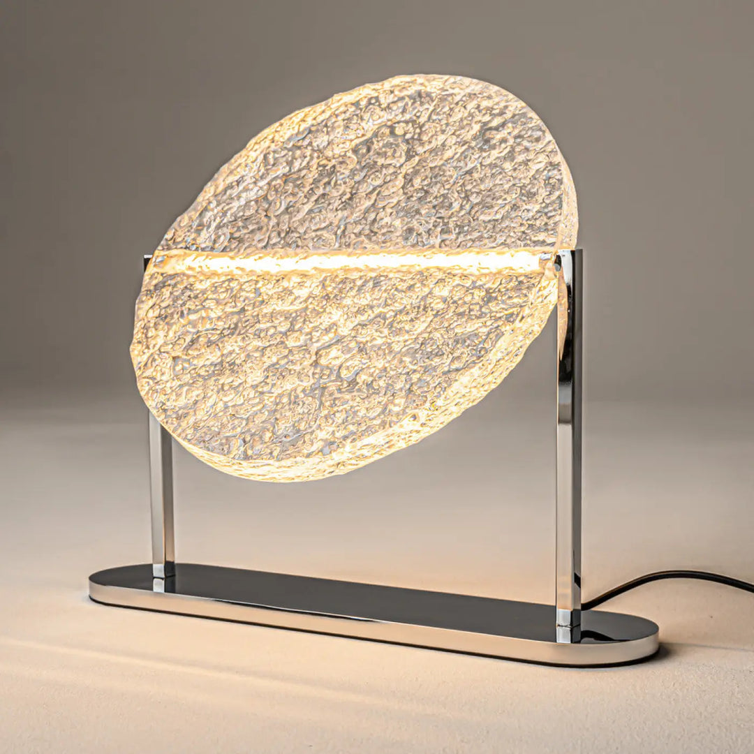 Lampe de chevet mangata avec verre martelé translucide et structure argentée à poser pour ambiance chaleureuse