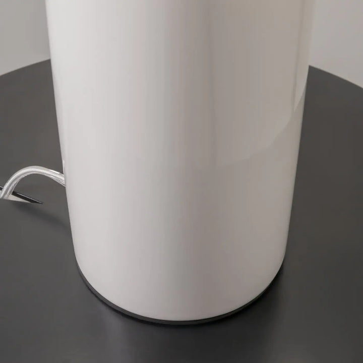 Lampe memory à poser en céramique blanche brillante avec abat-jour textile pour un éclairage élégant