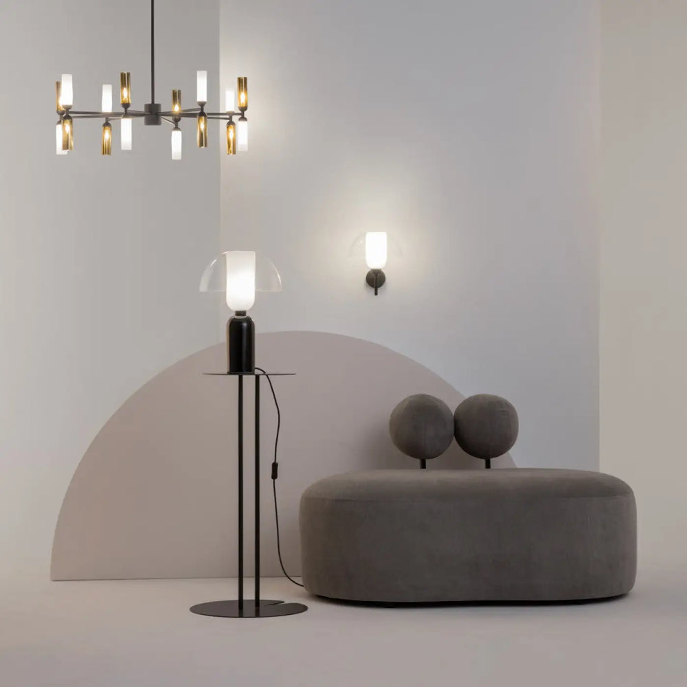 Lampe memory noire en métal avec abat-jour en verre dépoli et design minimaliste pour lampe à poser moderne