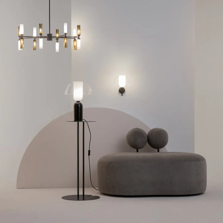 Lampe memory noire en métal avec abat-jour en verre dépoli et design minimaliste pour lampe à poser moderne