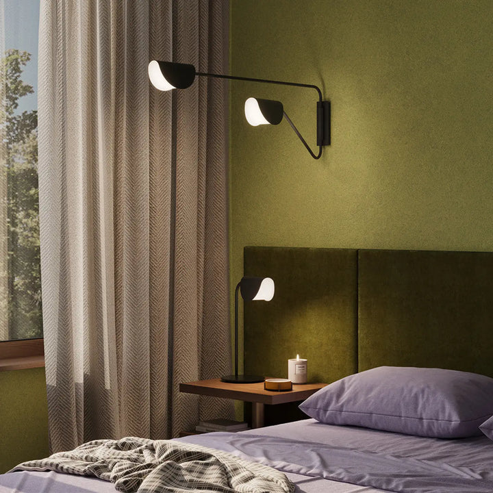 Lampe de chevet mollis avec double sconce en acier noir à bras courbés et réflecteur feuille pour lumière douce