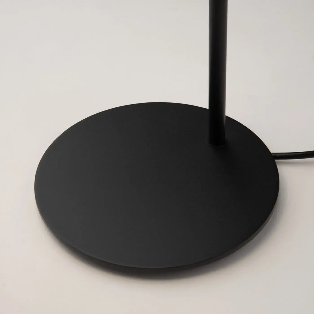 Base circulaire noire mat en acier noir pour lampe de chevet mollis avec réflecteur feuille diffusant une lumière douce