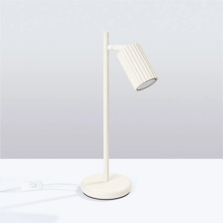 Lampe de Chevet beige éteinte, vue rapprochée
