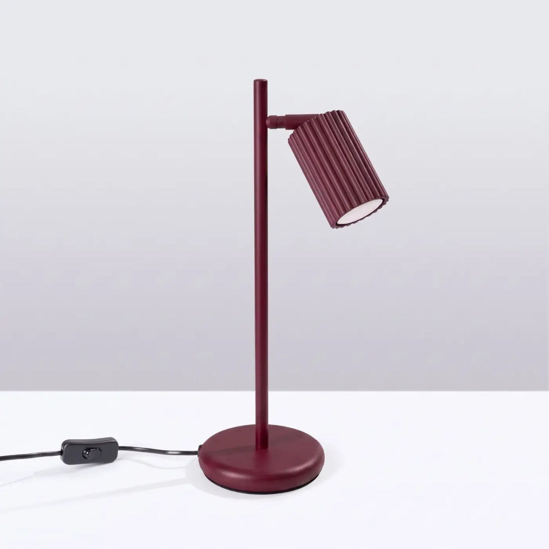 Lampe de Chevet bordeaux éteinte, vue rapprochée