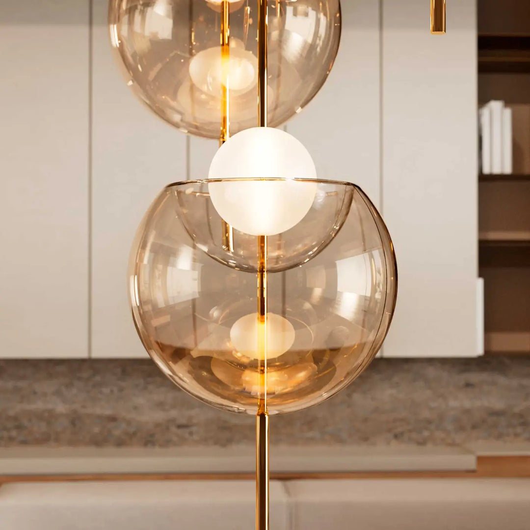 Lampe suspendue galileo moderne en verre sphérique avec accents métal doré et éclairage intérieur chaleureux
