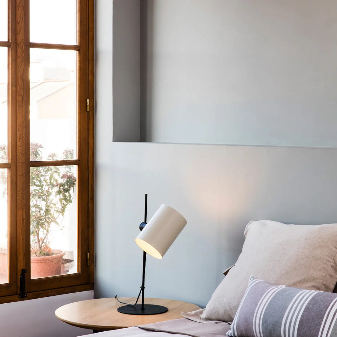 Lampe de table Guadalupe beige de Faro Barcelona en situation