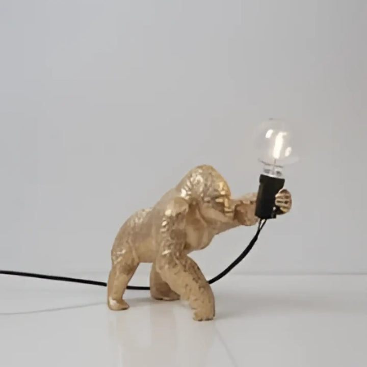 Lampe de table gorenzo ornée d un gorille artistique doré pailleté avec ampoule claire et cordon noir