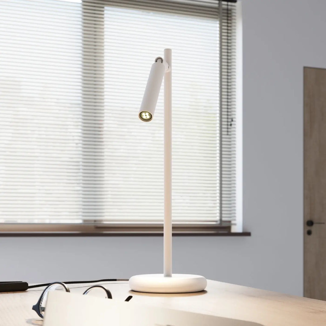 Lampe pastelo blanc avec tête cylindrique et base circulaire réglable pour un bureau pastelo facilement l’assortir