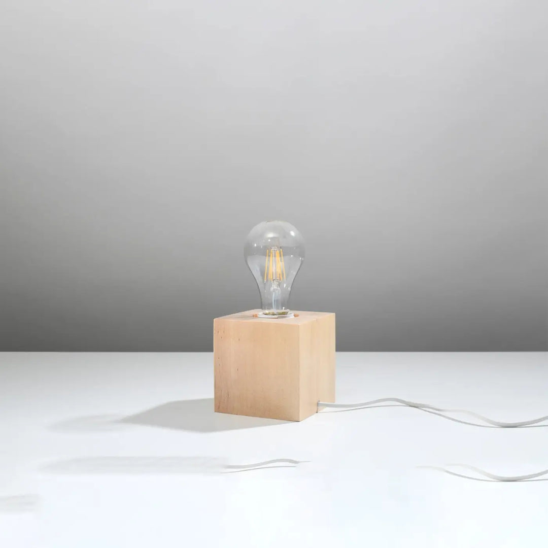 Lampe de table bureau ariz avec base cube en bois ariz minimaliste supportant une ampoule filament en verre clair