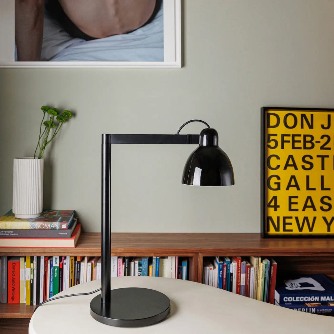 Lampe de table Venice noire de Faro Barcelona en situation
