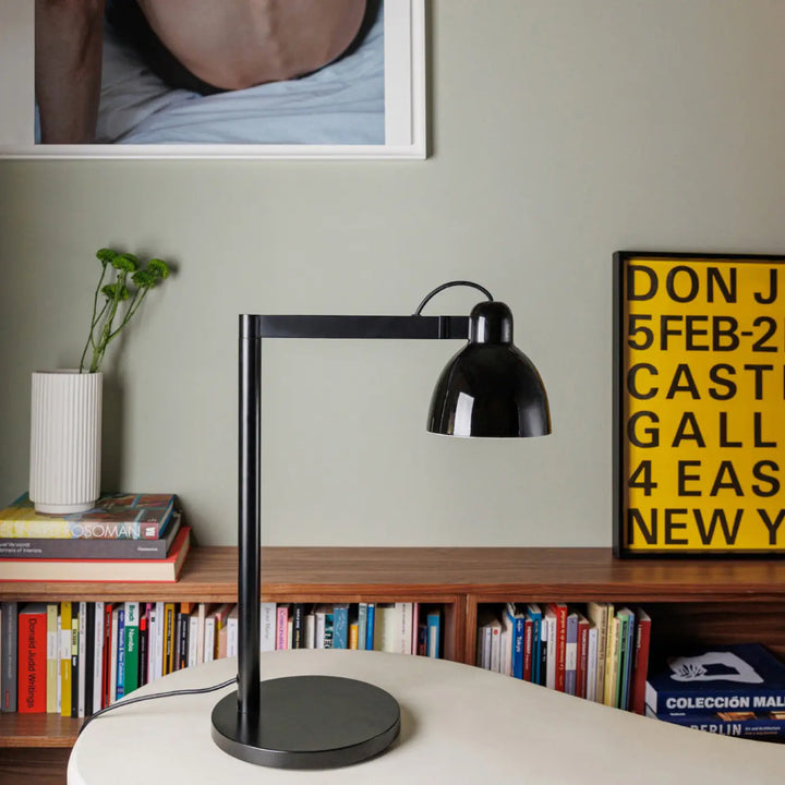 Lampe de table Venice noire de Faro Barcelona en situation