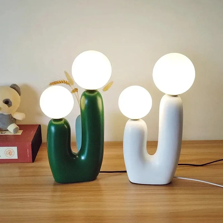 Lampe de table tsilo avec bases en céramique verte et blanche et ampoules sphériques lumineuses sont-elles incluses