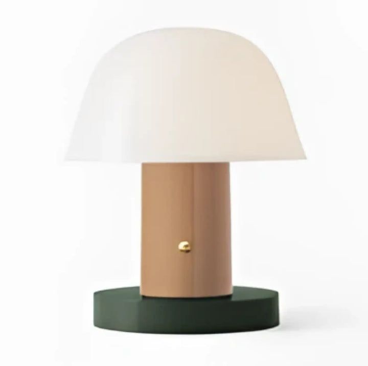 Lampe de table nacra avec design champignon translucide blanc sur base bois cylindrique et pied vert pour décoration intérieure