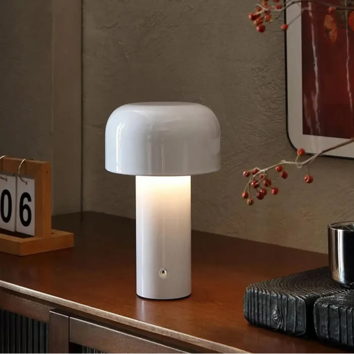 Lampe de table alura en forme de champignon blanc avec finitions soignées et design de table élégant en matériau lisse