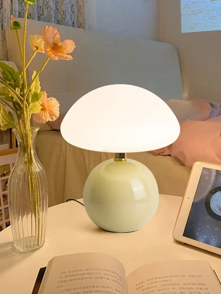 Lampe de table design champignon en verre opalin