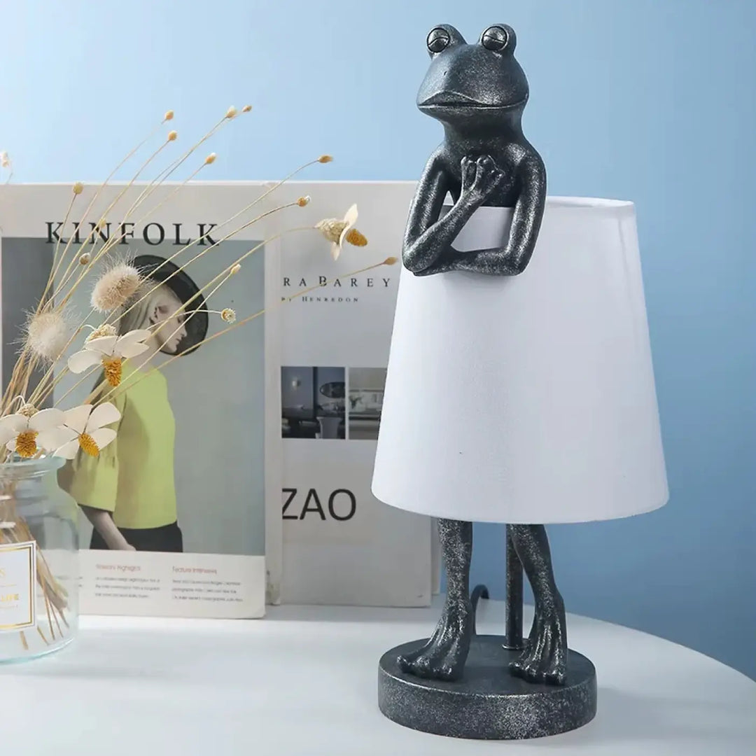 Lampe de table amphoria avec base en grenouille noire texturée au fini brillant pour un design grenouille élégant