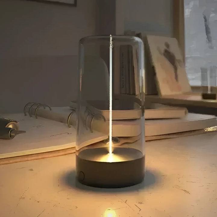 Lampe de table mirea en verre transparent avec base sombre et lumière chaude, design de table lumineuse originale filament flexible