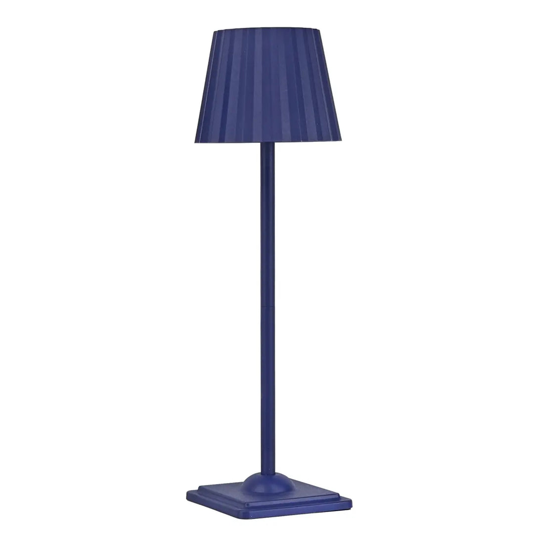 Lampe de table escale bleu marine élégante avec abat-jour plissé et base carrée minimaliste