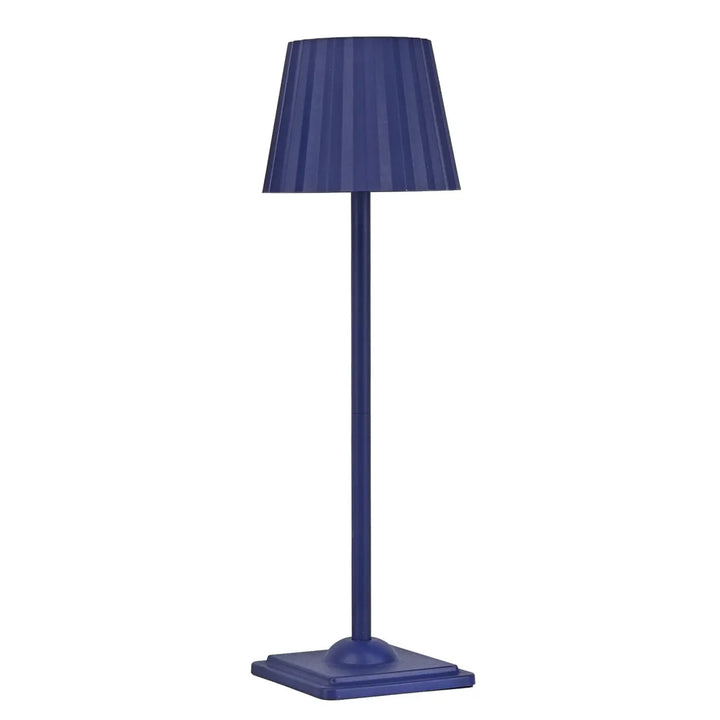 Lampe de table escale bleu marine élégante avec abat-jour plissé et base carrée minimaliste