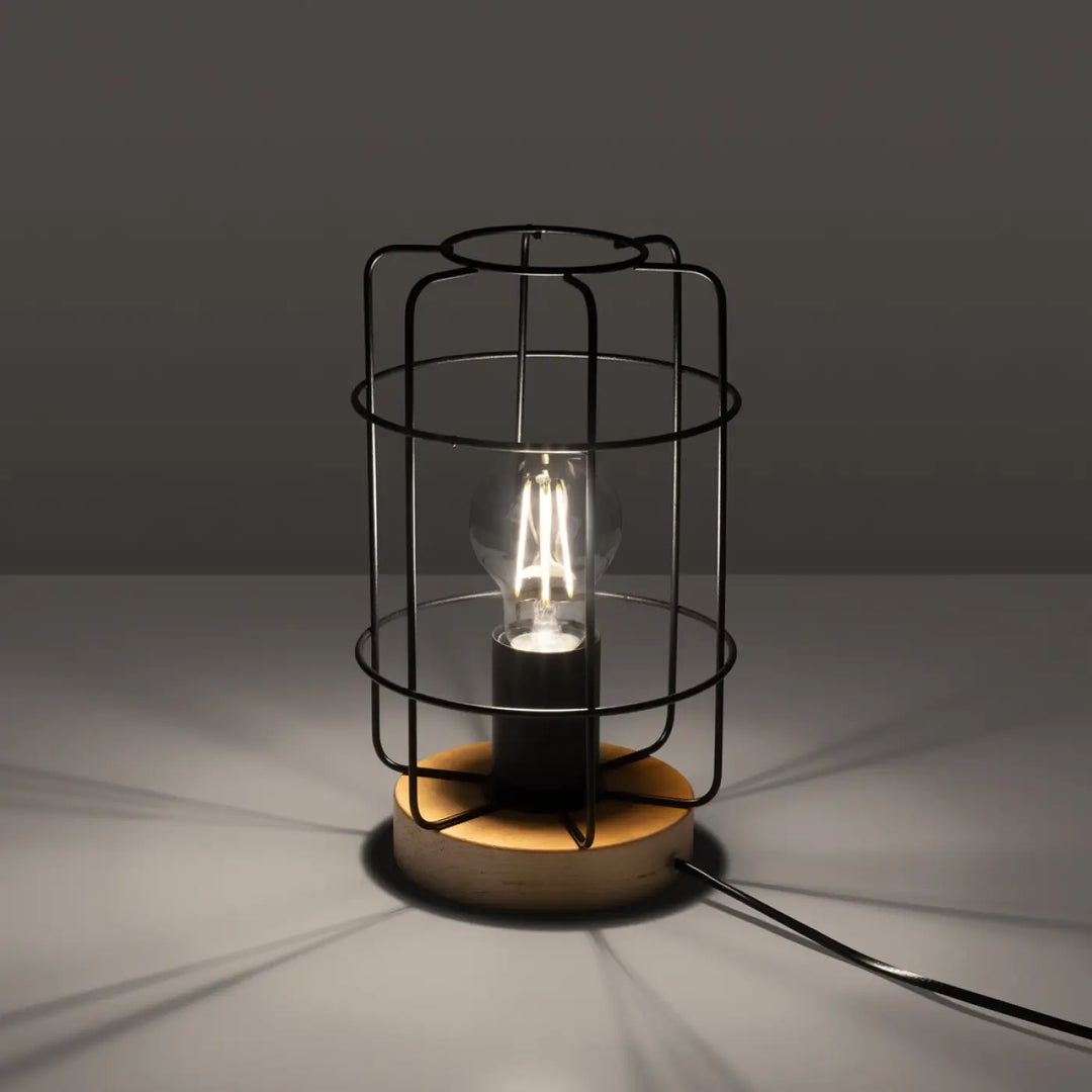 Lampe de table série gotto avec cage en fil métallique noire et lumière chaude style loft sur base en bois circulaire