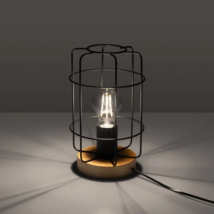 Lampe de table série gotto avec cage en fil métallique noire et lumière chaude style loft sur base en bois circulaire