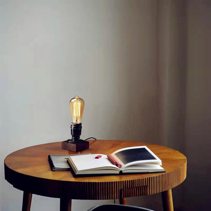 Lampe de table filamenta avec ampoule edison vintage chaude, base métal noir et support en bois, table décorative industrielle