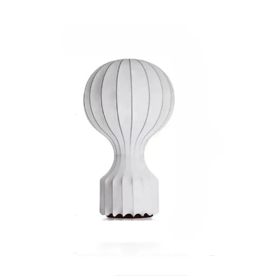 Lampe de table Lanna blanche en céramique nervurée au design moderne et épuré pour un éclairage intérieur élégant