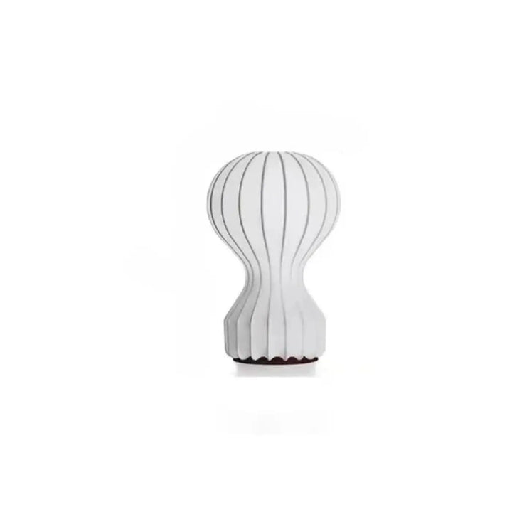 Lampe de table lannda blanche nervurée avec design moderne et rayures verticales grises subtiles