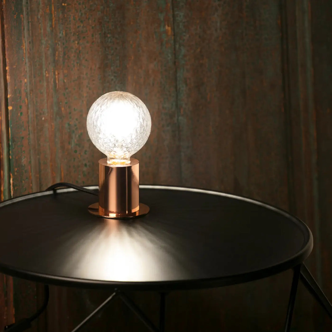 Lampe de table Ten cuivre dans un intérieur