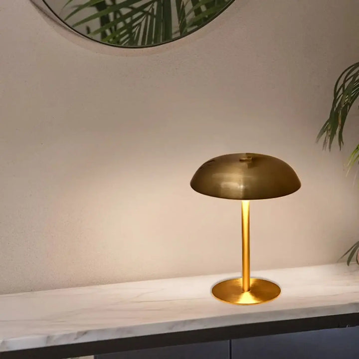 Lampe de table metany en laiton doré à intensité variable avec marche arrêt tactile et led à intensité réglable