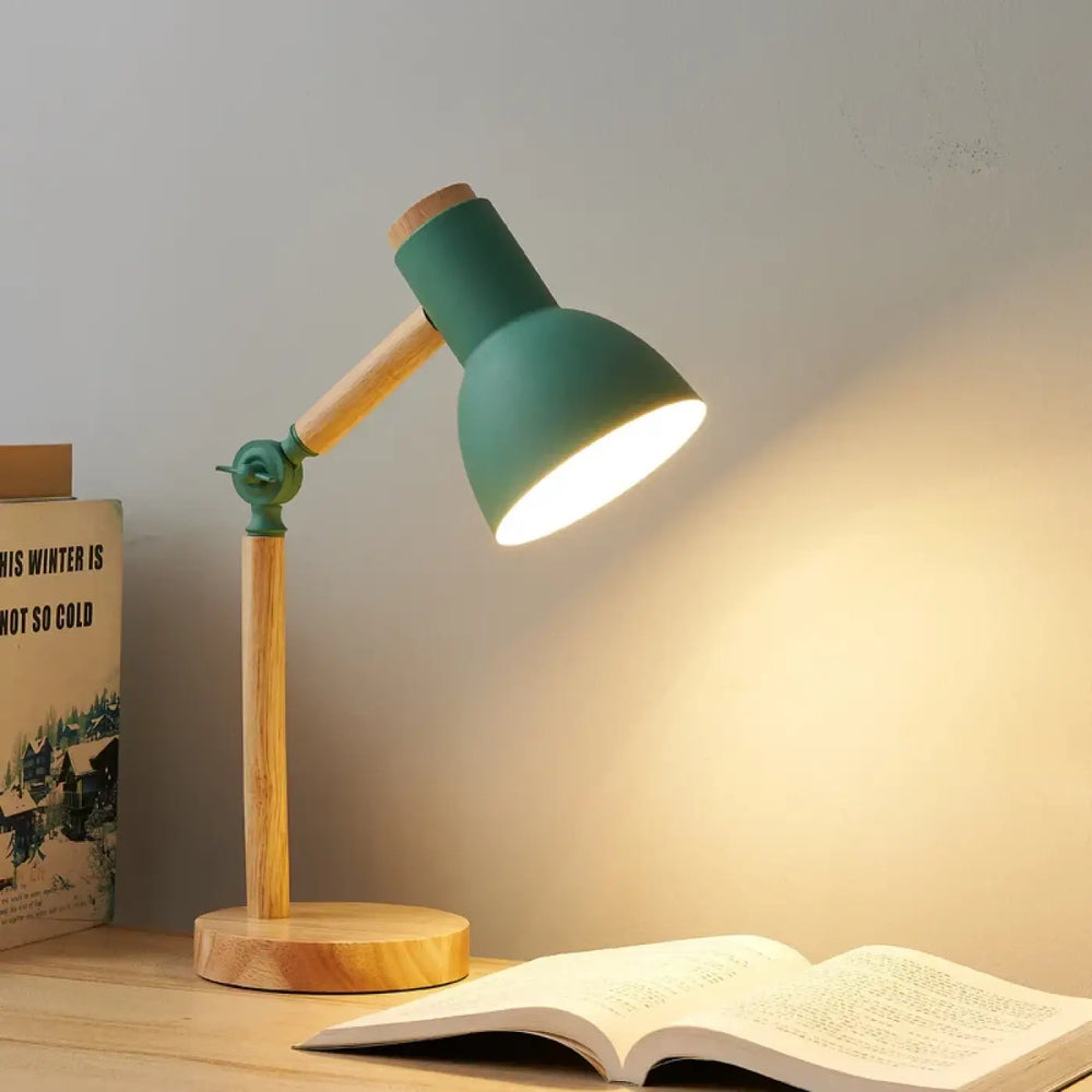 Lampe de table natax avec bras articulé, finition mate verte et base en bois sont-elles incluses