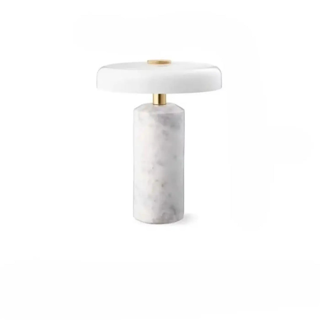 Lampe de table marbelia en marbre blanc élégant avec base dorée polie et abat-jour circulaire