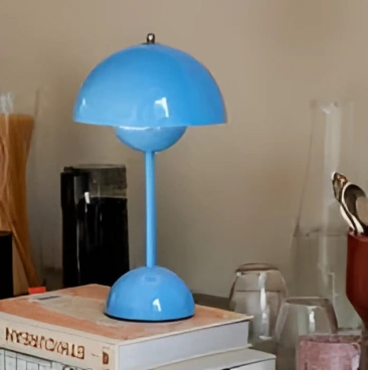 Lampe de table rudi bleue en céramique en forme de fleur avec design unique style scandinave et table moderne