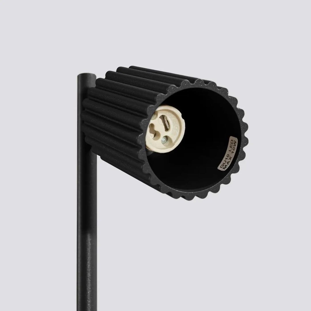 Lampe a poser karbon noir avec tête en métal nervuré et douille creme design minimaliste pour ampoules gu10 interchangeables