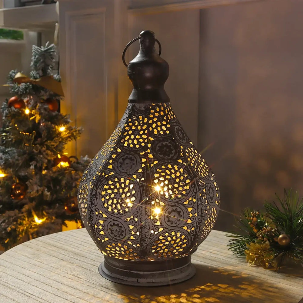 Lampe de table en métal ajouré bronze avec motifs floraux orientale pour décoration intérieure chaleureuse