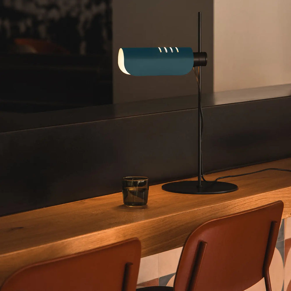 Lampe de table Martinica bleue en situation