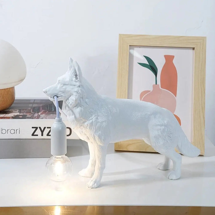 Lampe de table kanis en céramique blanche en forme de berger allemand lumineux avec ampoule claire et socle gris