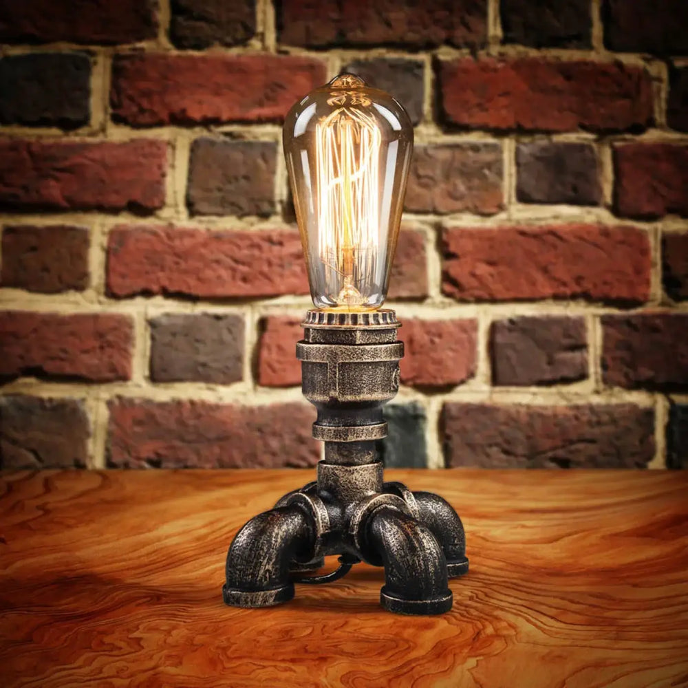 Lampe de table forge style industriel avec ampoule en verre clair et base métallique noire pour décoration intérieure chaleureuse