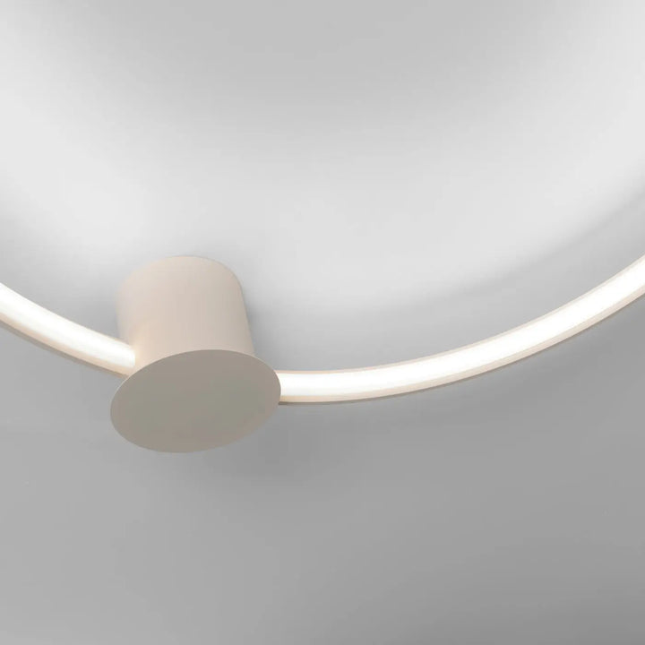 Luminaire plafonnier rio 78 4000k beige en aluminium alliant élégance avec anneaux led minimalistes blancs