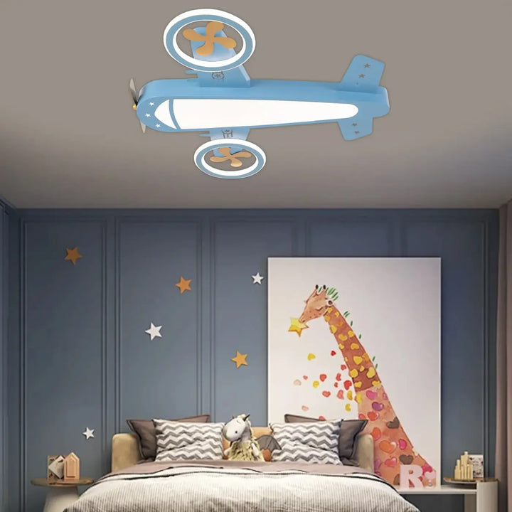 Luminaire plafonnier avion bleu avec hélices orange et corps éclairé blanc pour éclairage décoratif intérieur