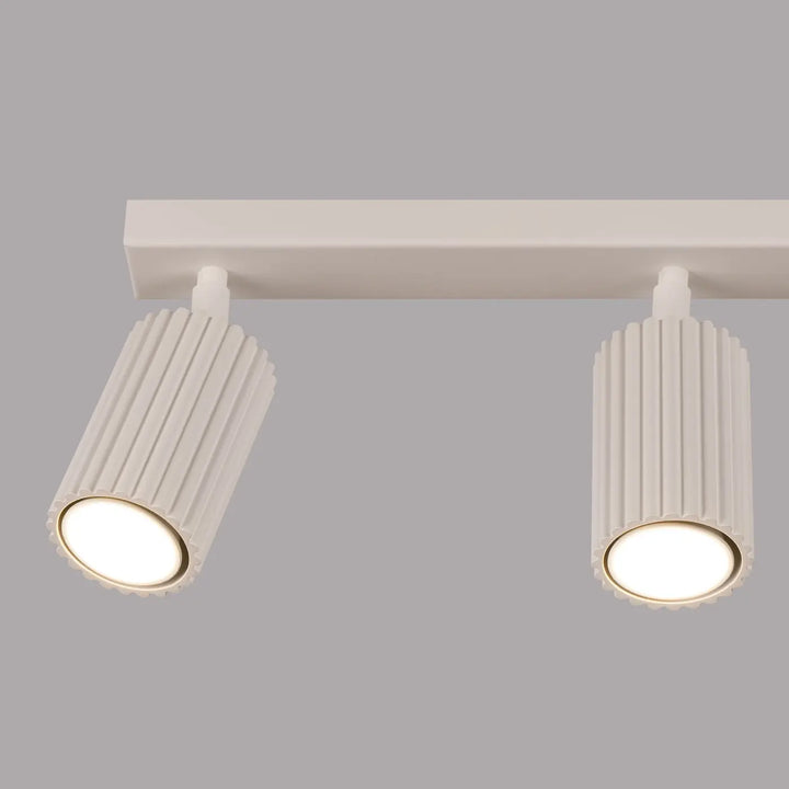Plafonnier karbon design minimaliste beige avec ampoules gu10 interchangeables à led chaudes et rainurées blanches