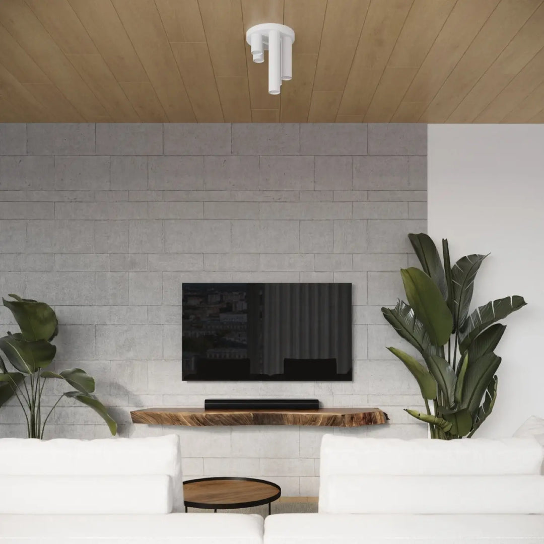 Luminaire plafonnier lagos 3p blanc avec téléviseur écran plat noir monté sur mur en briques grises caractère chic