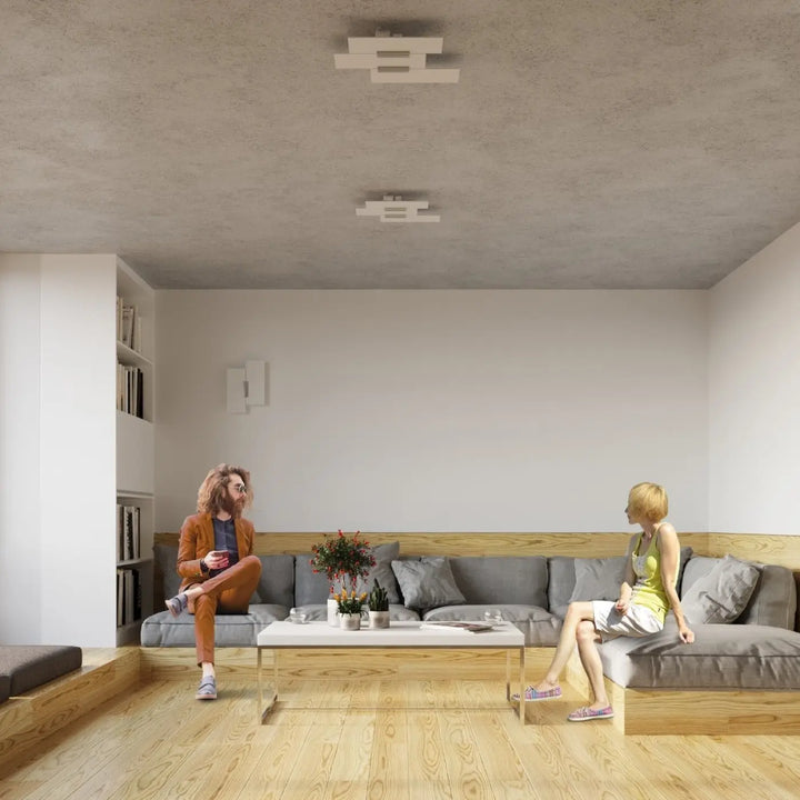 Luminaire plafonnier fabiano avec design intemporel et gris élégant sur canapé sectionnel en bois avec coussins gris